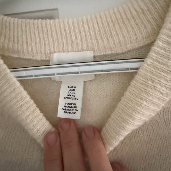 H&M sweater - Picture 2 of 2